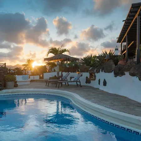 Lanzahost Luxury Paraiso Villa *