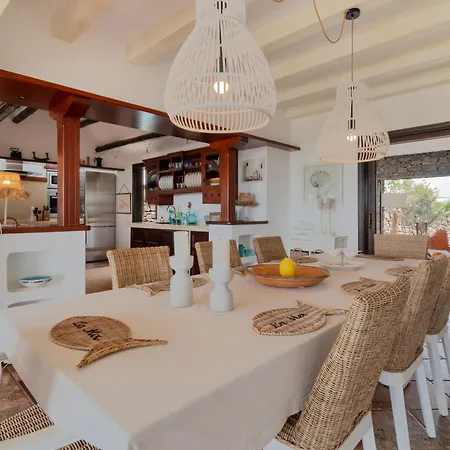 Lanzahost Luxury Paraiso Villa